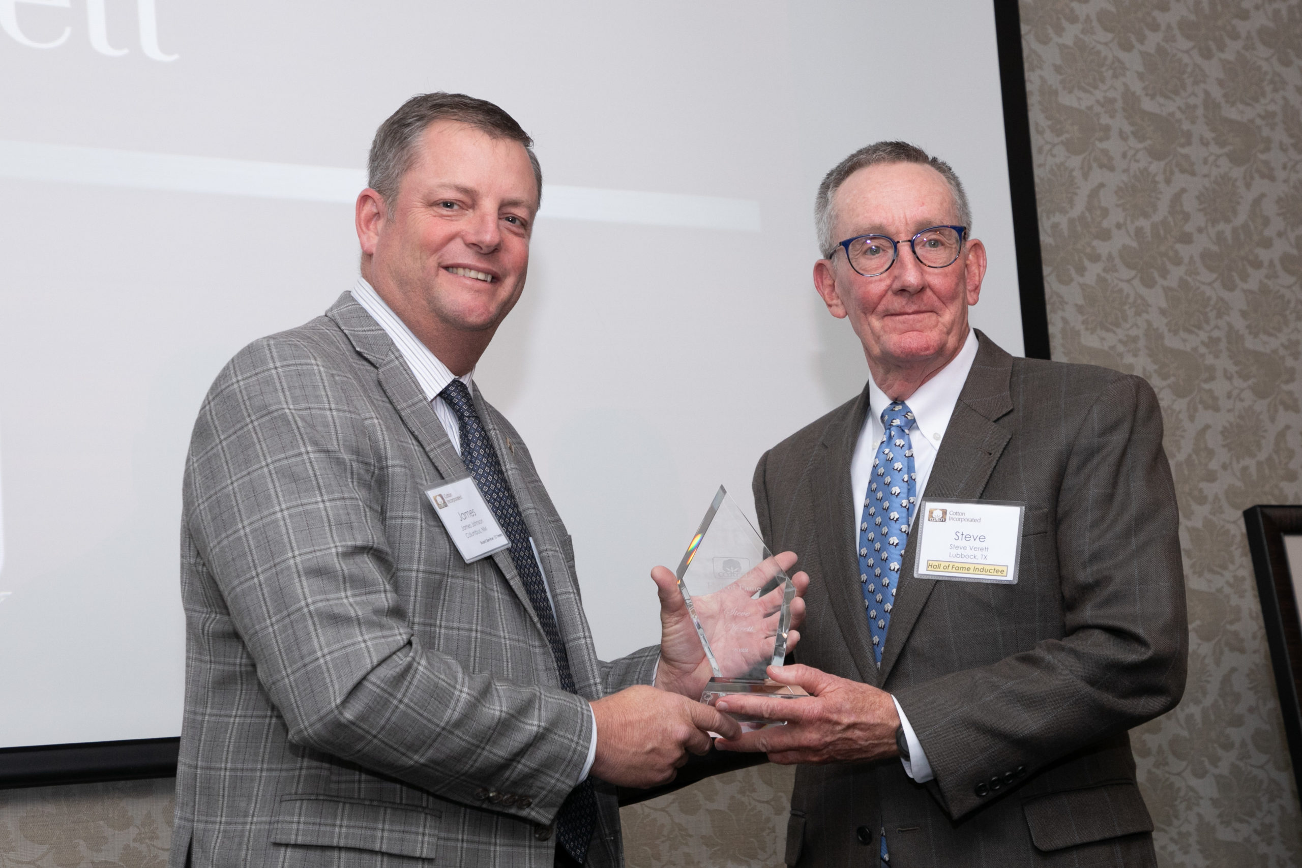 Steve Verett receiving award Steve Verett receiving award
